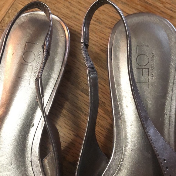 Ann Taylor Loft slingback silver shoes size 6. - Picture 5 of 8